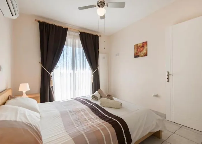 Royal Seacrest Apartment